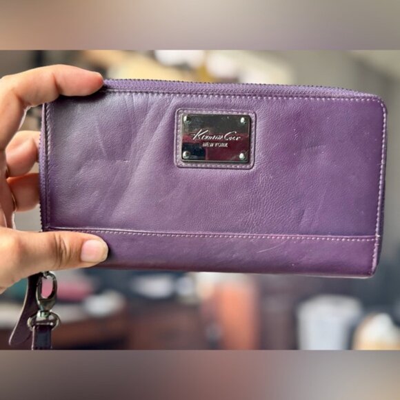 Kenneth Cole Purple Wallet Smooth Finish ZipAround - Picture 1 of 3